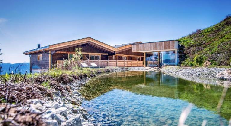 Chalet with jacuzzi, yard & terrace in Vipiteno