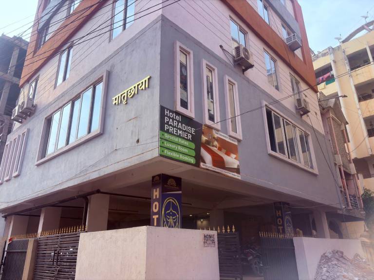 HOTEL PARADISE PREMIER in Danapur