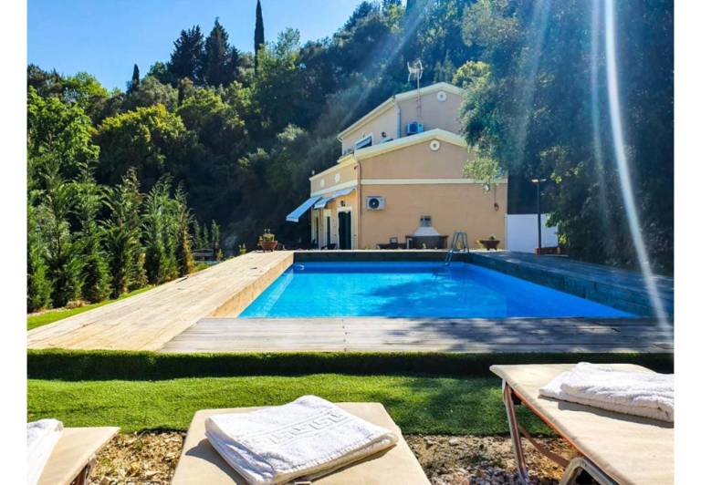 Villa  Mpenitses
