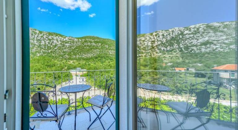 Villa with pool — photo 5