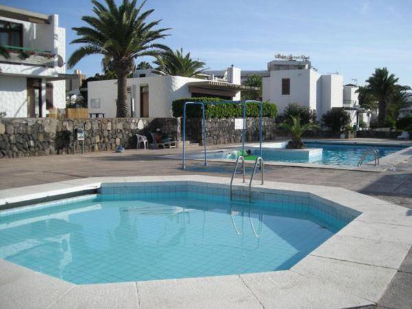 Vacation home with private pool, grill & terrace — photo 3