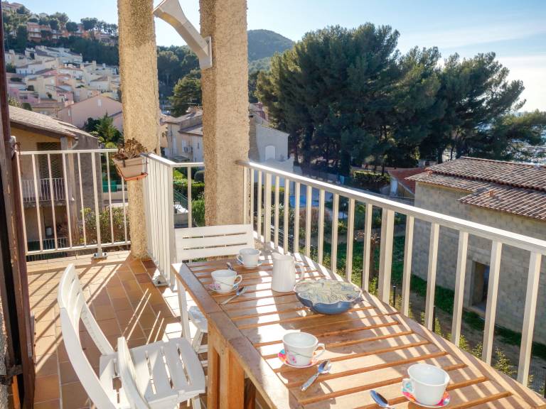 Fully equipped charming rental apartment with terrace | Sea view | Next to the beach | Pets allowed — photo 2
