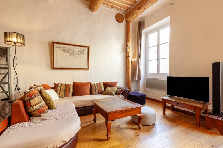 Wonderful rental apartment | Next to Notre-Dame de la Garde | City view | Suitable for remote work | Pets allowed in Marseille