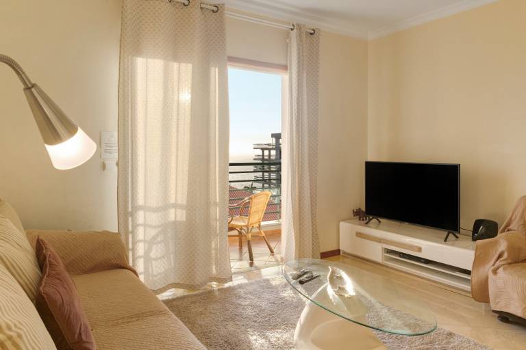 Holiday Apartment Oliveira Atlantic View with Sea View, Wi-Fi & Balcony — photo 2
