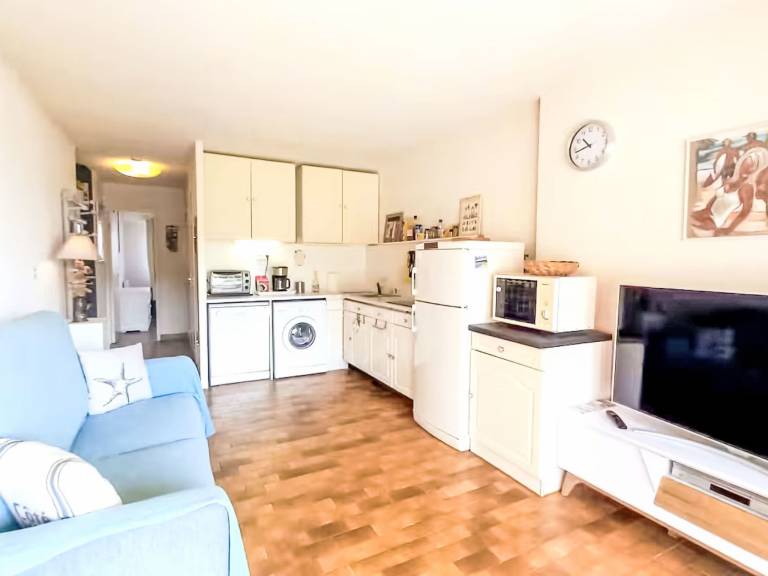 Child-friendly pleasant rental apartment with garden & pool | Sea view | Next to the beach | Dogs allowed — photo 3