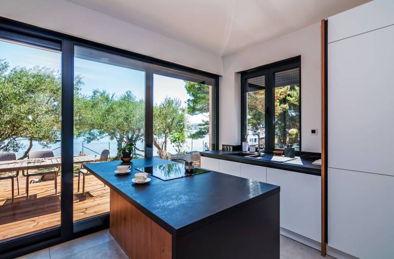 Apartment with garden, barbecue & patio | Garden view — photo 4