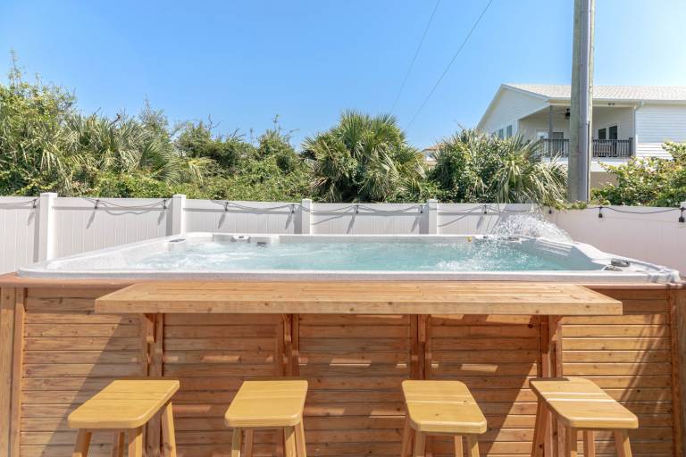 Beach Front 5 bed 4 Bath Luxury House Hot Tub Fenced Yard Pets Welcome — photo 4