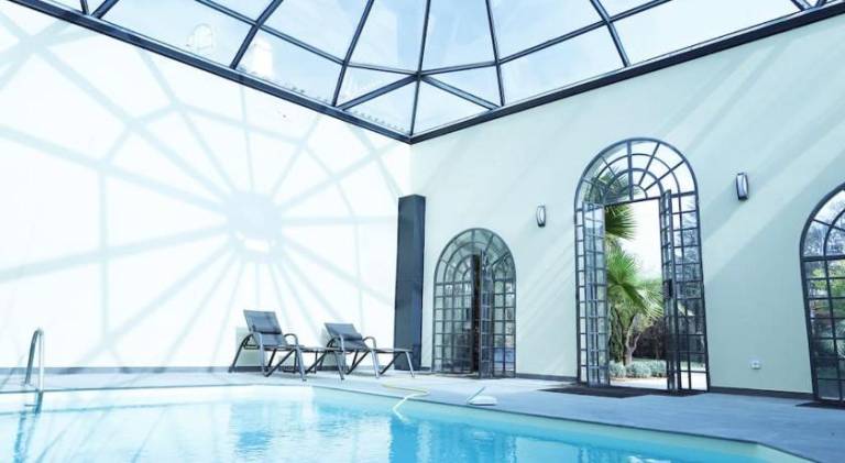 Holiday apartment with pool, terrace & yard — photo 2