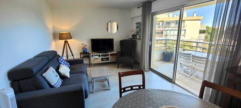 Holiday apartment with 1 room for 4 persons in Fréjus