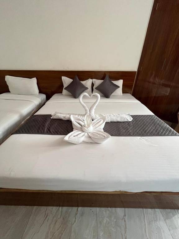 Hotel welcome & restaurant — photo 2