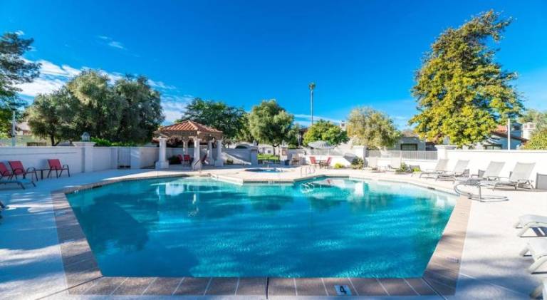 House with pool & jacuzzi | Perfect for remote work — photo 3