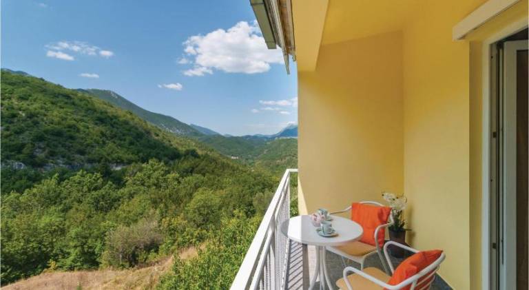 Holiday apartment with 2 rooms for 5 persons — photo 2