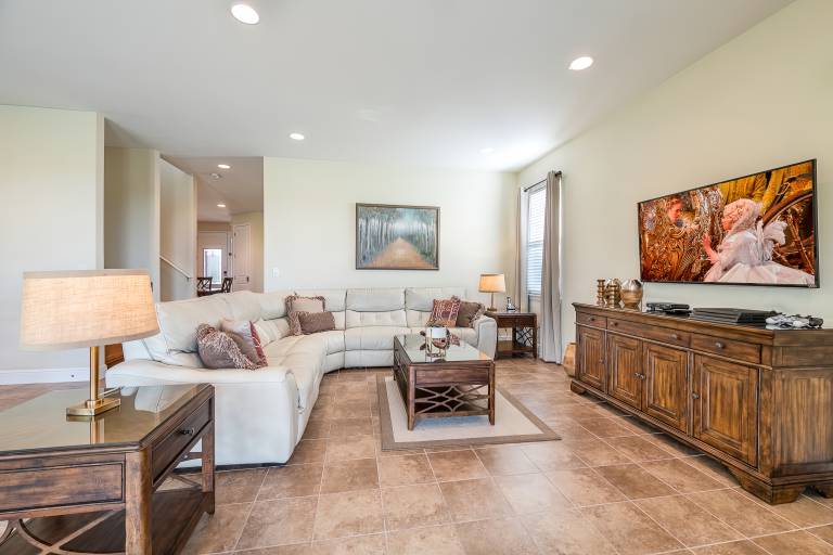 Family-friendly spacious vacation home with jacuzzi & private pool | Pet-friendly — photo 2