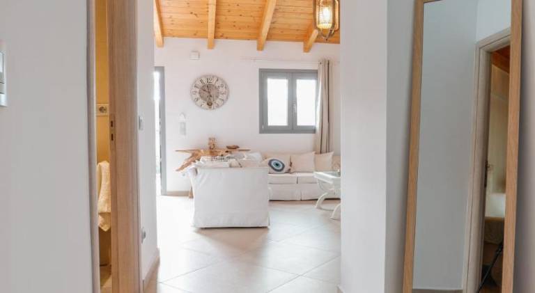 Villa with terrace & garden — photo 4