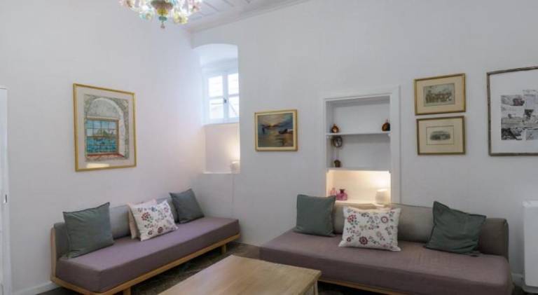 LIVIN Hydra Garden Suite in Hydra