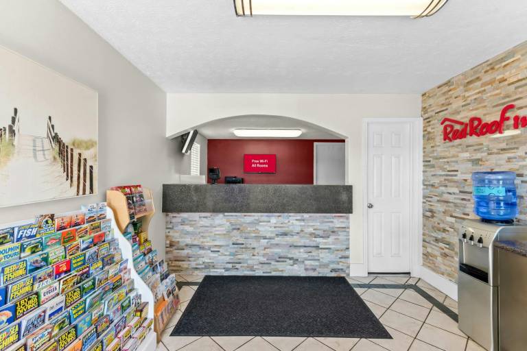 Red Roof Inn Panama City Beach — photo 3