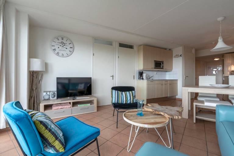 Rental apartment with yard — photo 4