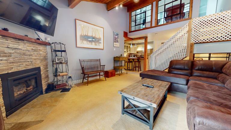 Condo with sauna, hot tub & BBQ | Mountain view — photo 4