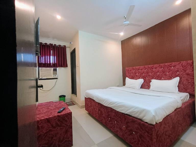 Hotel Metro Regency in Lucknow