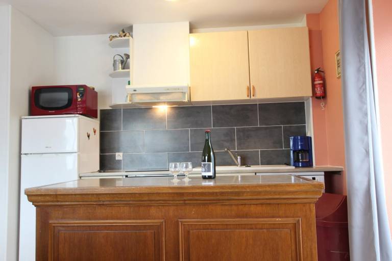 Gite with grill, terrace & yard — photo 4