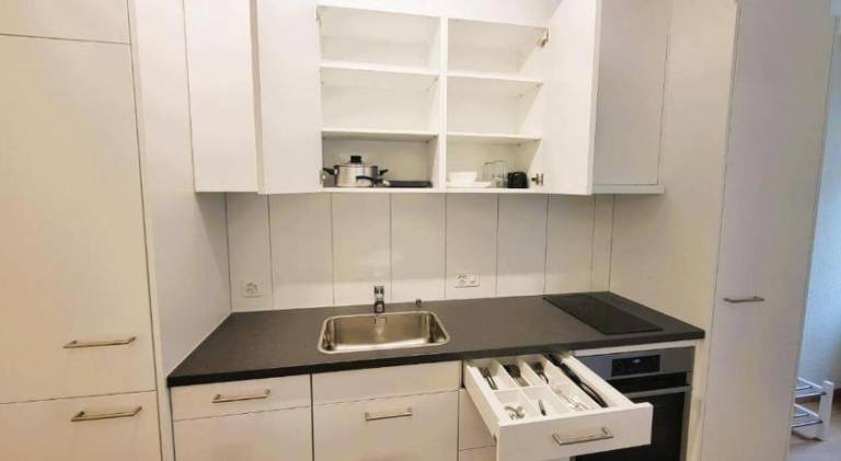 Zurich City Center Apartments next to Zurich HB Main Train Station LA - Self Checkin — photo 3