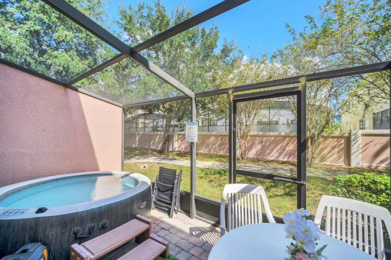 House with jacuzzi, barbecue & heated pool — photo 2