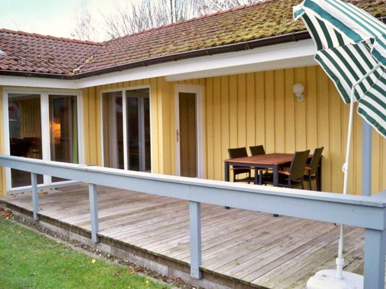 Reiher 6 - Gemütlicher Ferienbungalow für 4 Personen mit eigener Sauna in Mirow