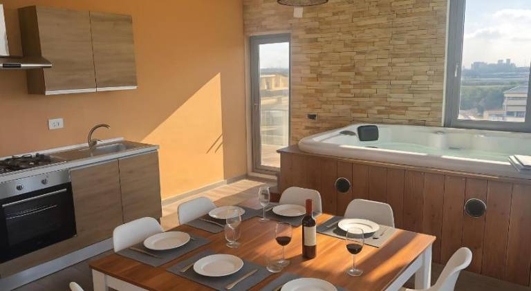 Apartment with jacuzzi, garden & patio — photo 2