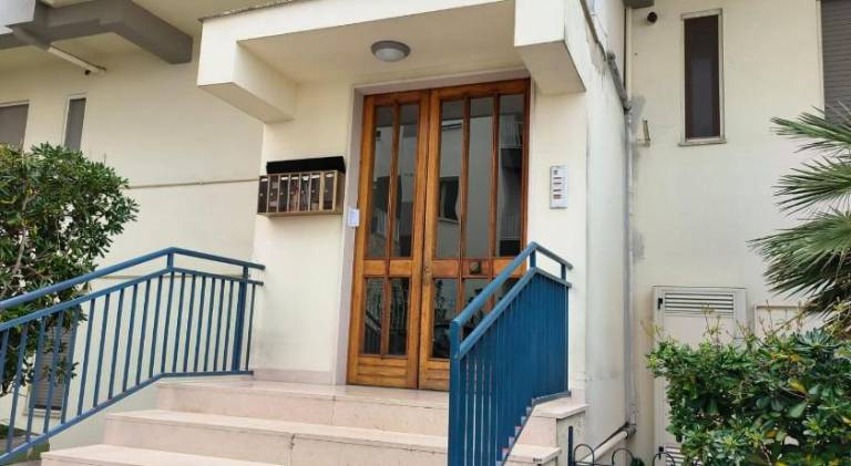 Rental apartment with patio — photo 4