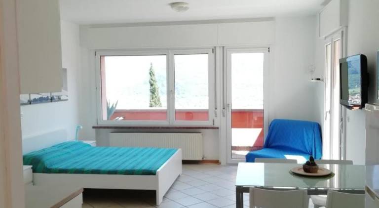 Holiday apartment with pool in Tenno