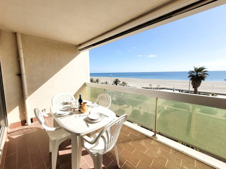 Canet-en-Roussillon - Bright T2 for 4, terrace, private parking, beach 50m away — photo 2