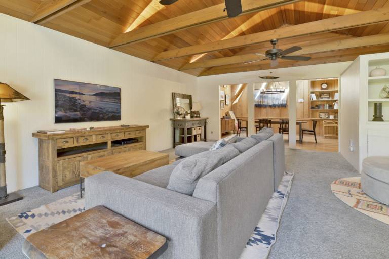 Child-friendly cabin with hot tub & barbecue | Mountain view | Pets allowed — photo 2