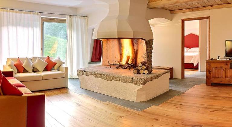 Family-friendly serviced apartment with pool, patio & hot tub | Close to the ski | Pets allowed — photo 2