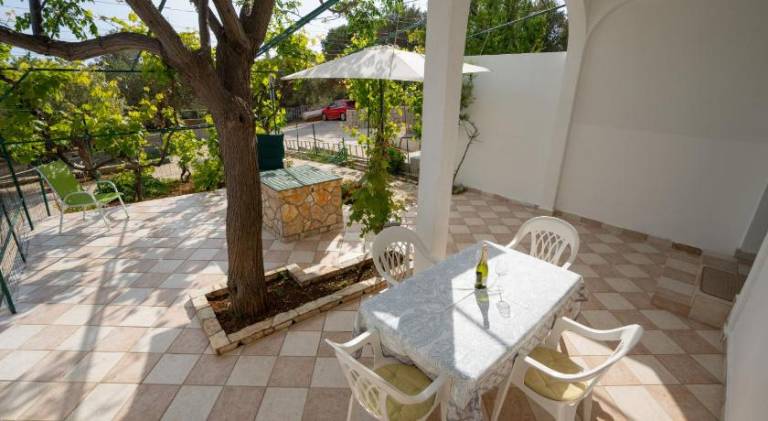 Holiday apartment with garden & terrace — photo 5
