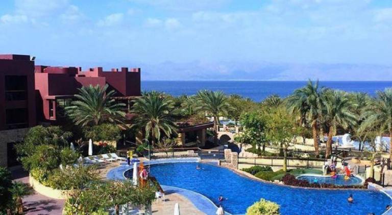 Apartment with pool in Aqaba