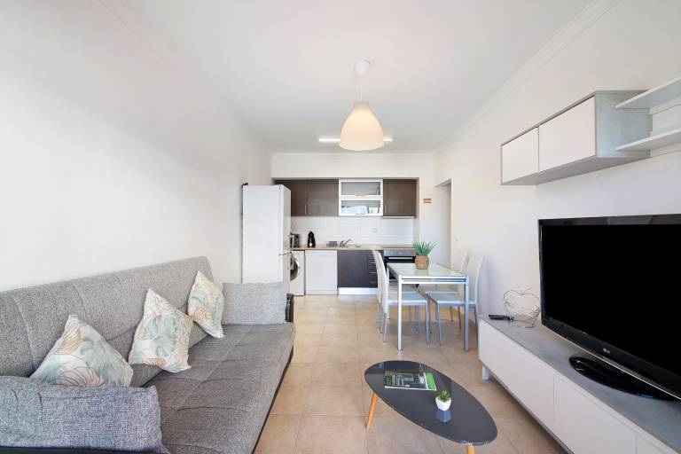 Fully equipped wonderful holiday apartment with fast internet, pool & yard | City view | Dogs allowed — photo 3