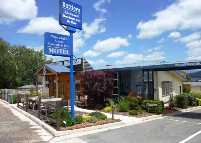 Motel  Deloraine