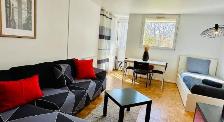 Rental apartment with patio in Chelles
