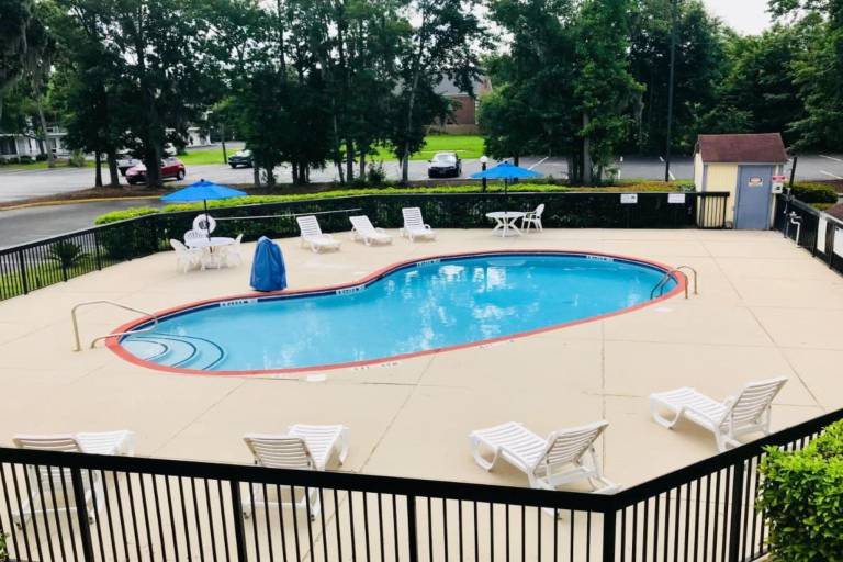 Apartment  Avalon/Oglethorpe Mall Area