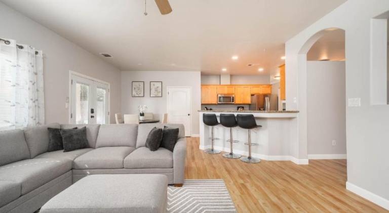 Nice vacation home | Pet-friendly in Bakersfield, CA