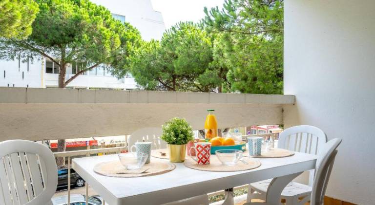 Rental apartment with 2 rooms for 6 persons in La Grande-Motte