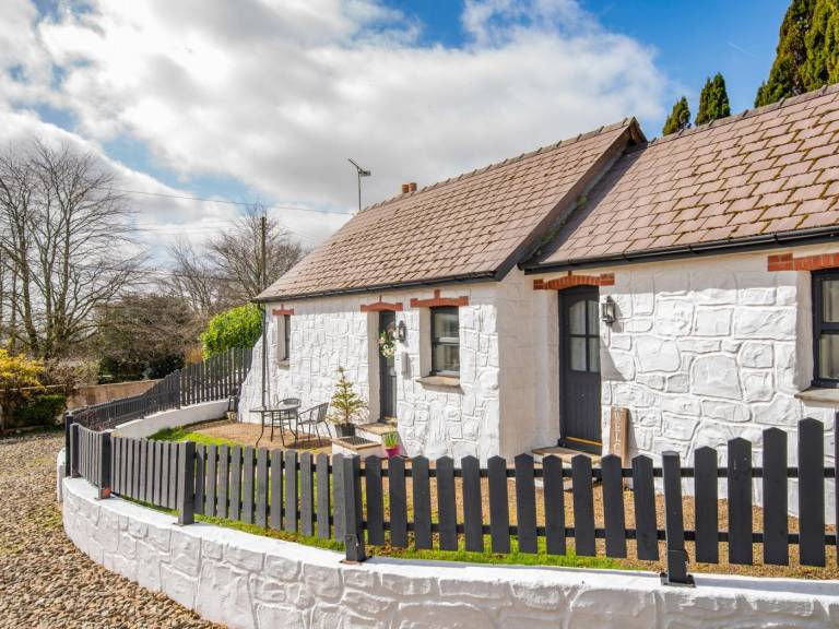 Landhaus  New Moat