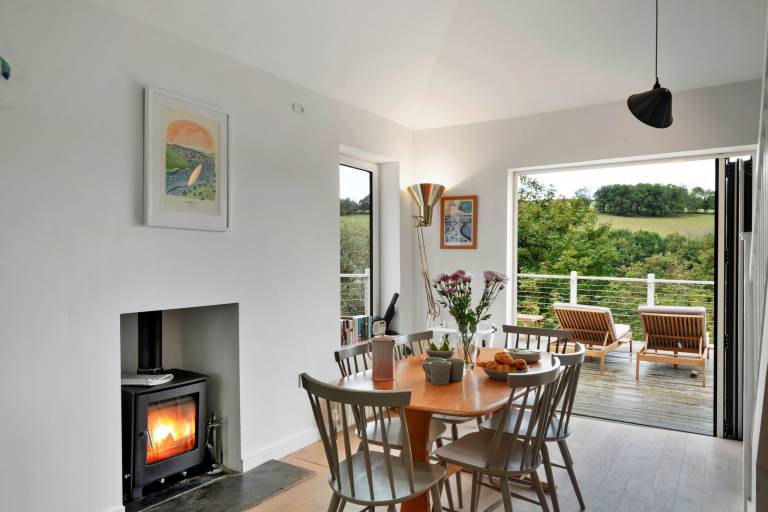 Cottage with yard & patio | Beach view — photo 4