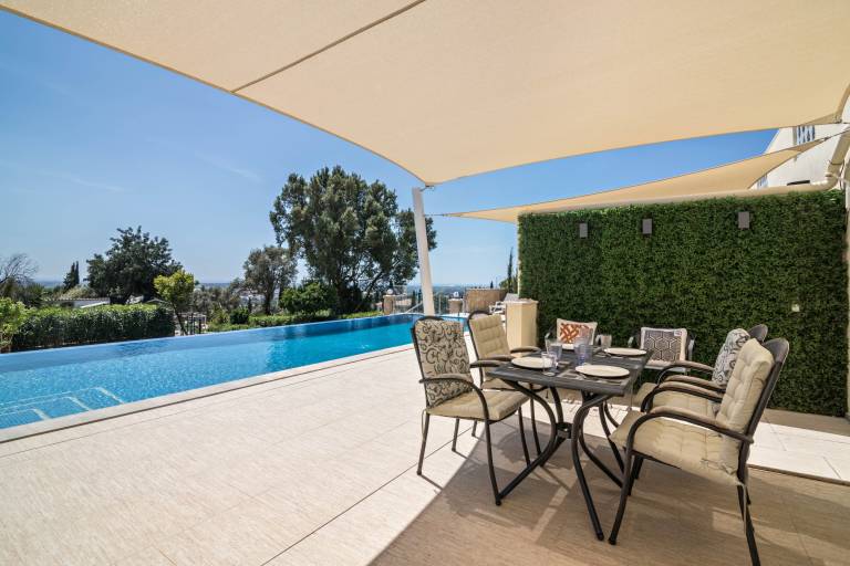 Fully equipped holiday apartment with pool, grill & garden | Garden view | Dogs allowed — photo 3