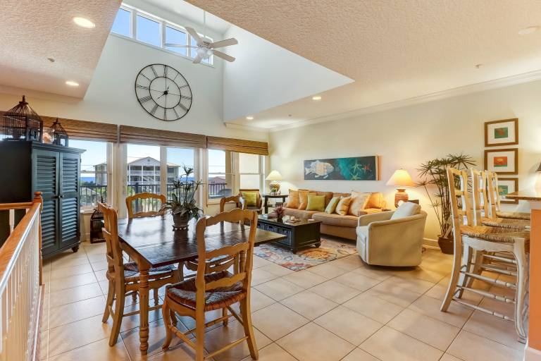 Condo | Beach view — photo 5