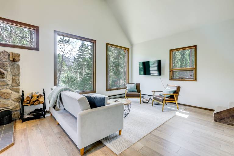Steps to Crystal River: Hideaway w/ Mountain Views — photo 4