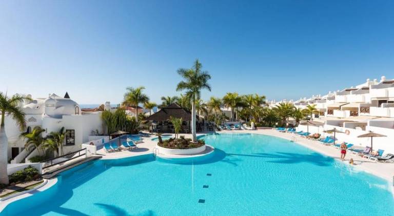 Fully equipped charming rental apartment with heated pool, yard & patio | Suitable for remote work | Pets allowed — photo 3