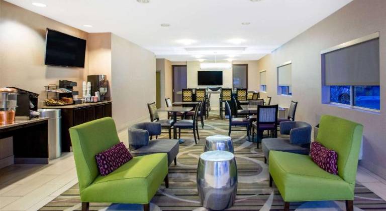 La Quinta Inn by Wyndham Lincoln — photo 2