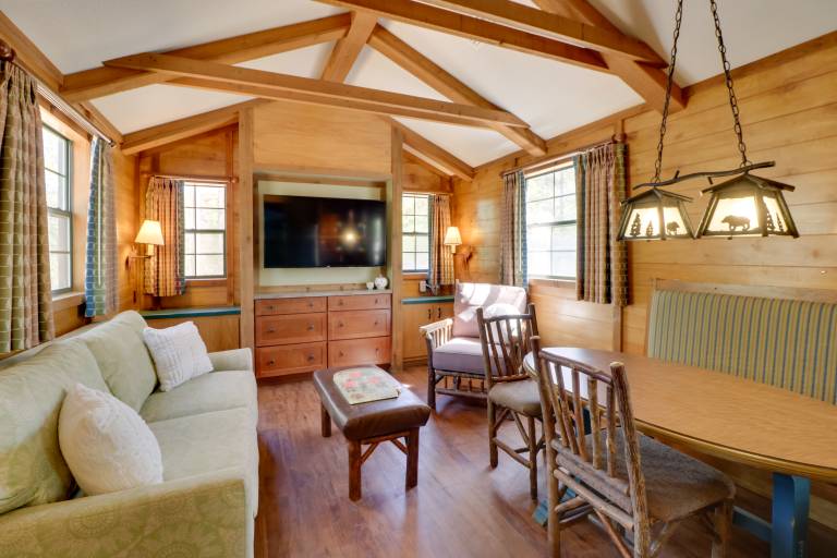 Fire Pit + Lake Access: Cabin Retreat in Heflin in Al