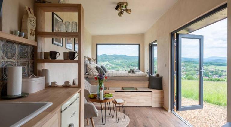 Lodge with yard & terrace — photo 3
